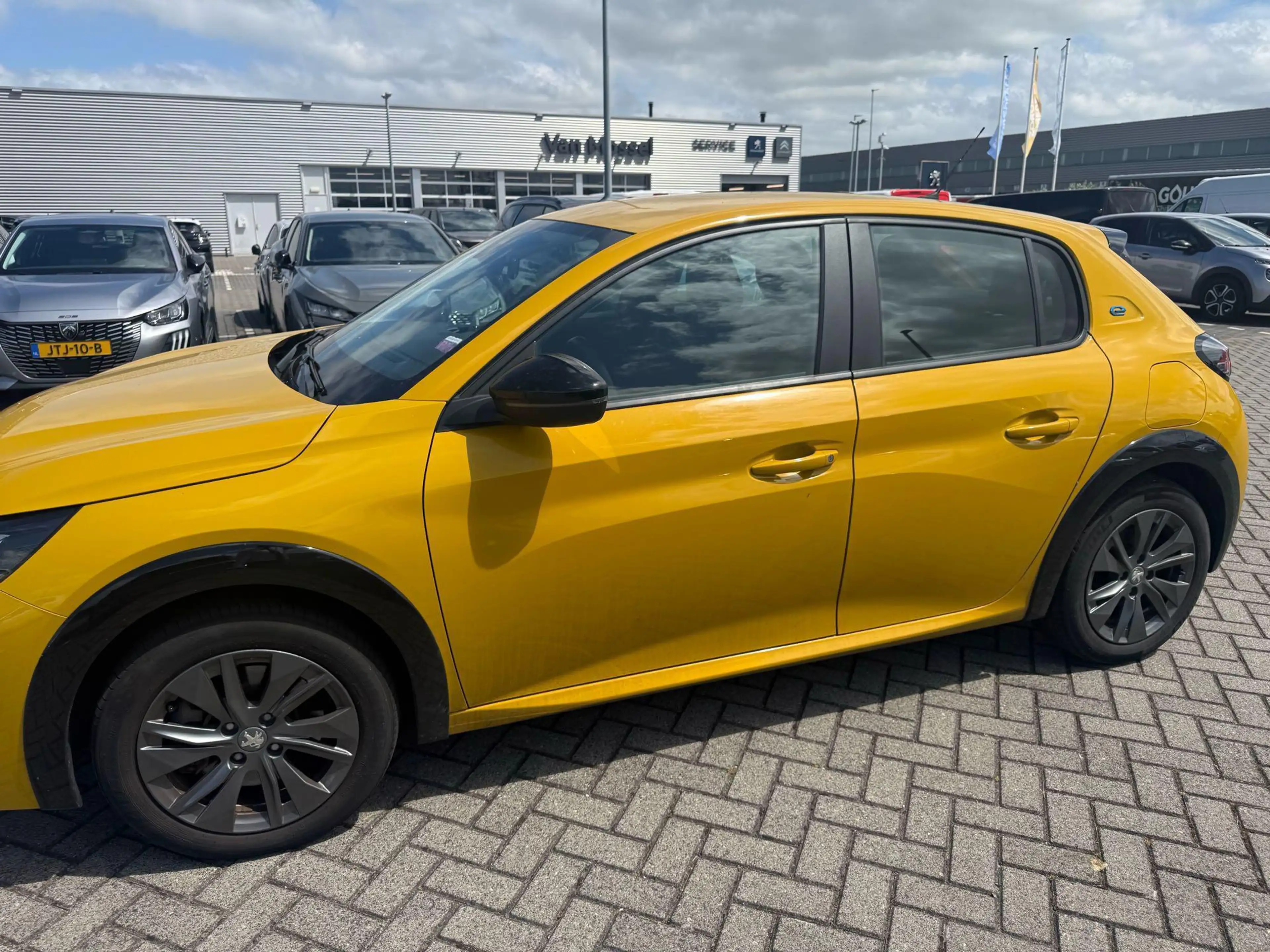 Peugeot e-208 EV Active Pack 50 kWh — photo 4