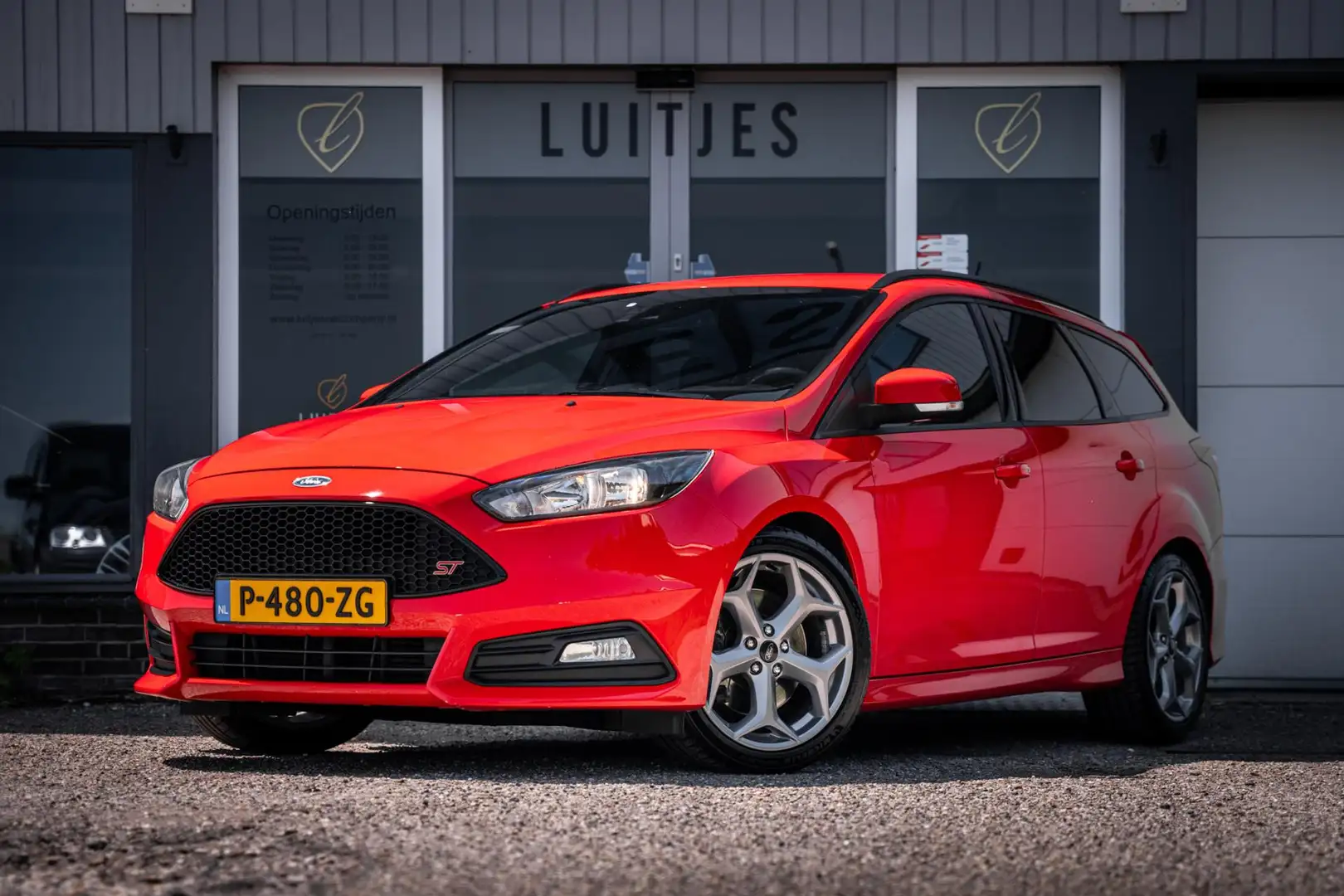 Ford Focus Wagon 2.0 ST-2 250pk I Recaro I Carplay I Camera I Rosso - 1