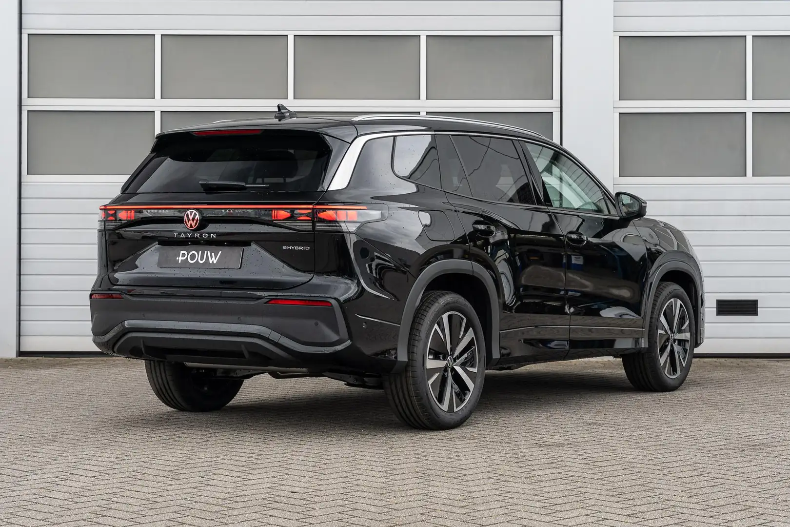 Volkswagen Tayron 1.5 eHybrid 204pk Life Edition | Trekhaak-pakket | Zwart - 2