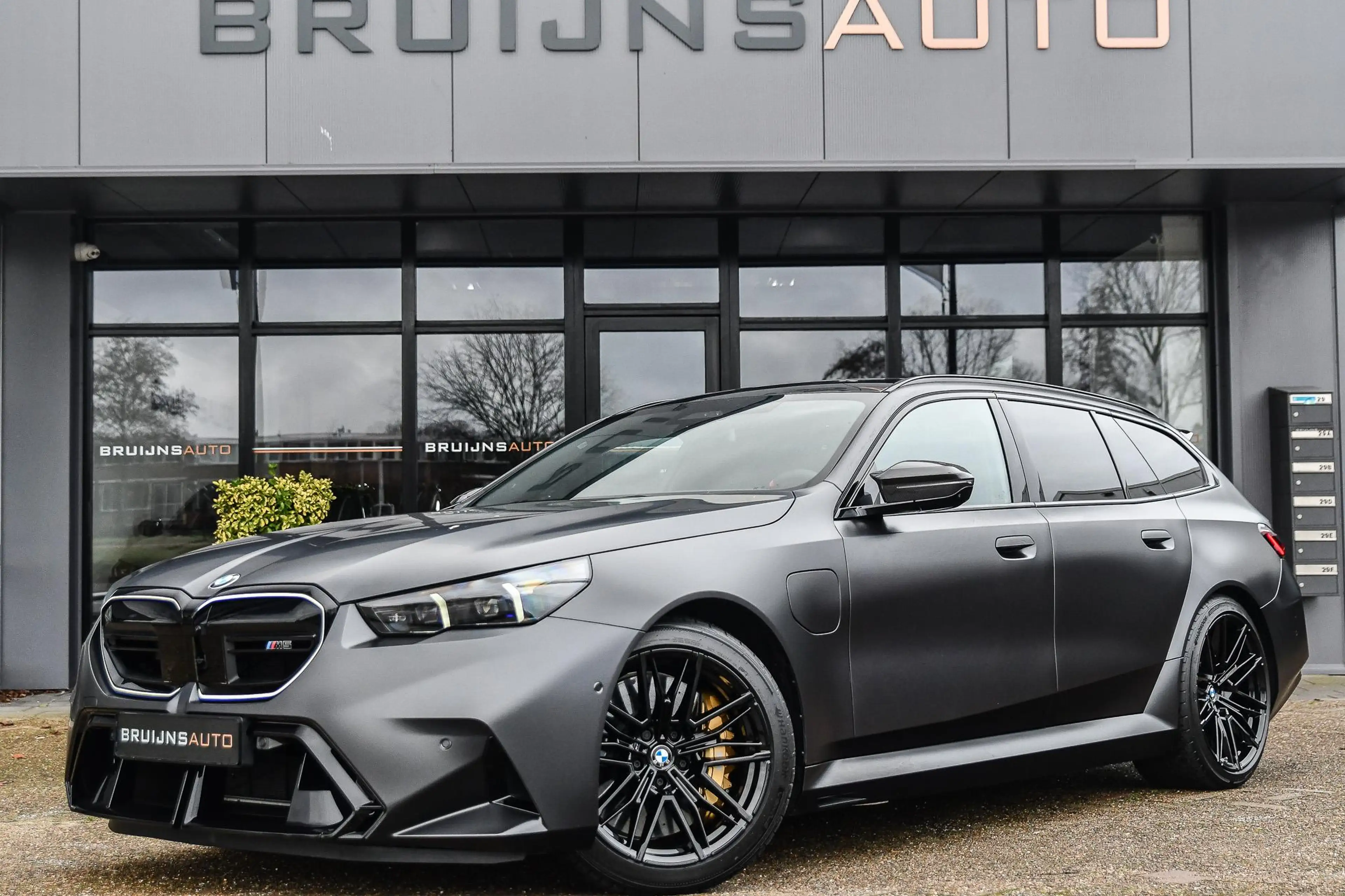 BMW M5 Touring M5 Individual lak |Keramisch|Carbon|Trekha