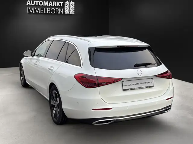 Mercedes-Benz C-Class view 4