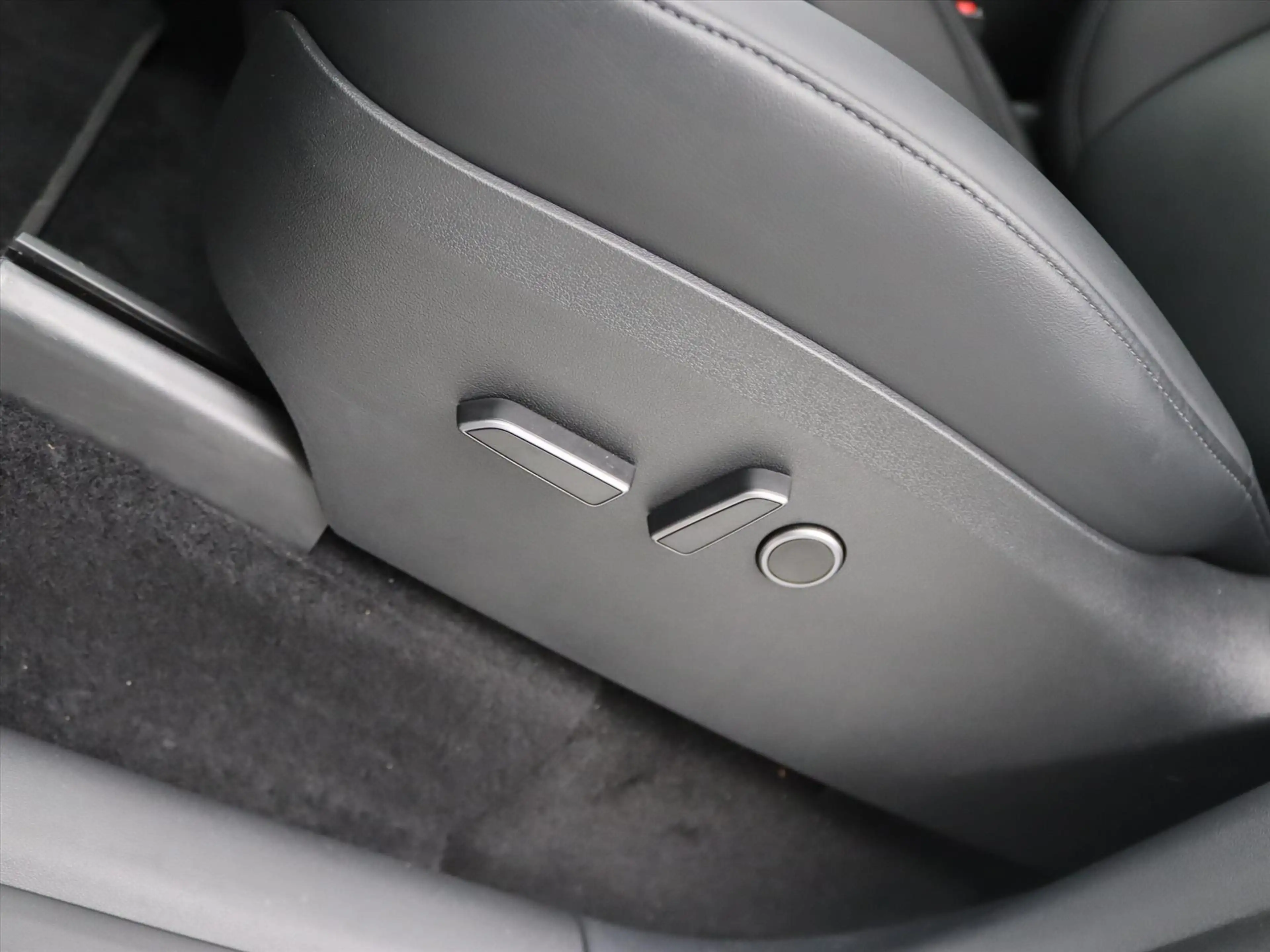 Tesla Model Y Standard RWD Plus 351pk 94.9% SoH [ TREKHAAK+RYZEN — photo 19