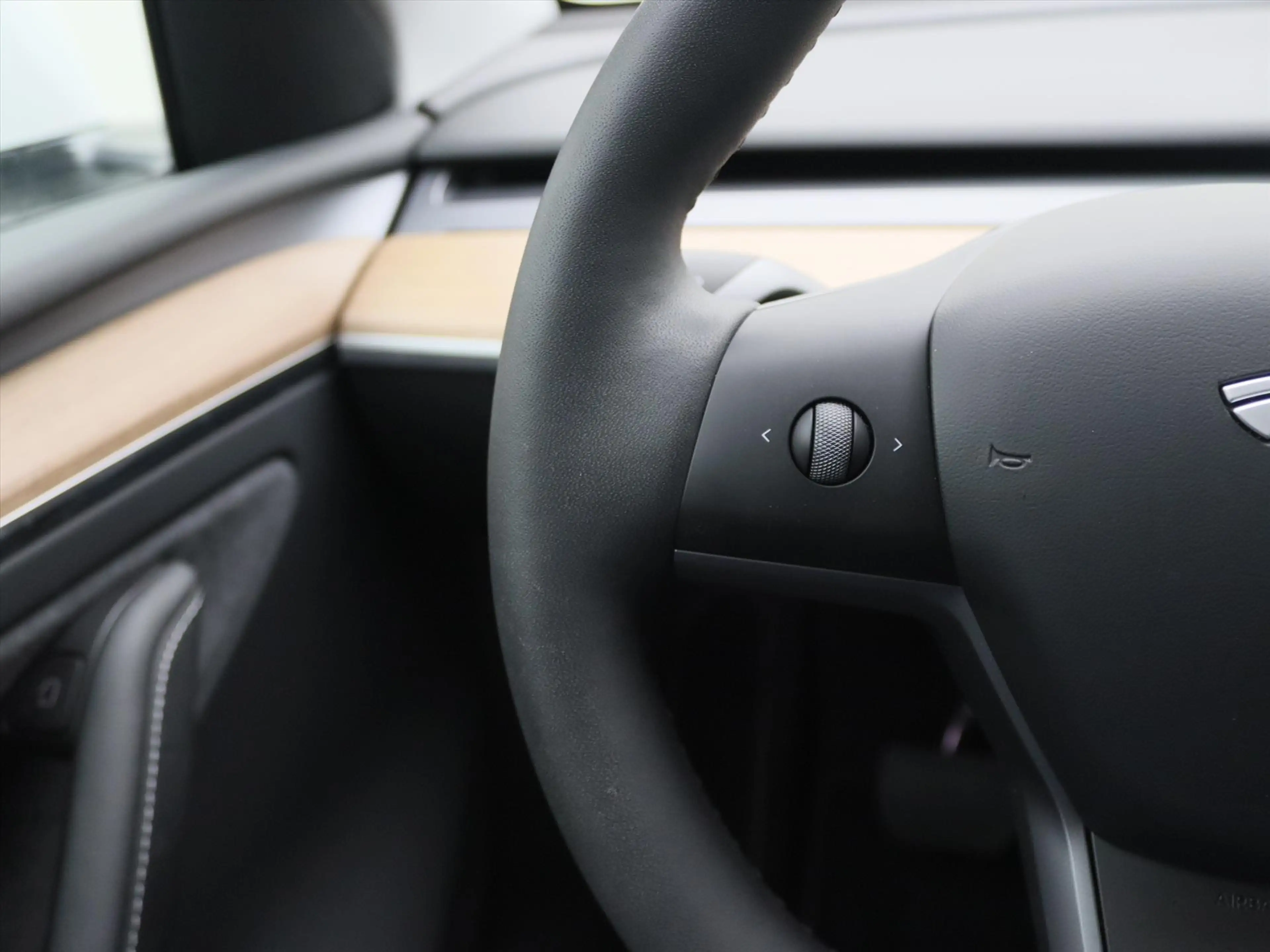 Tesla Model Y Standard RWD Plus 351pk 94.9% SoH [ TREKHAAK+RYZEN — photo 21