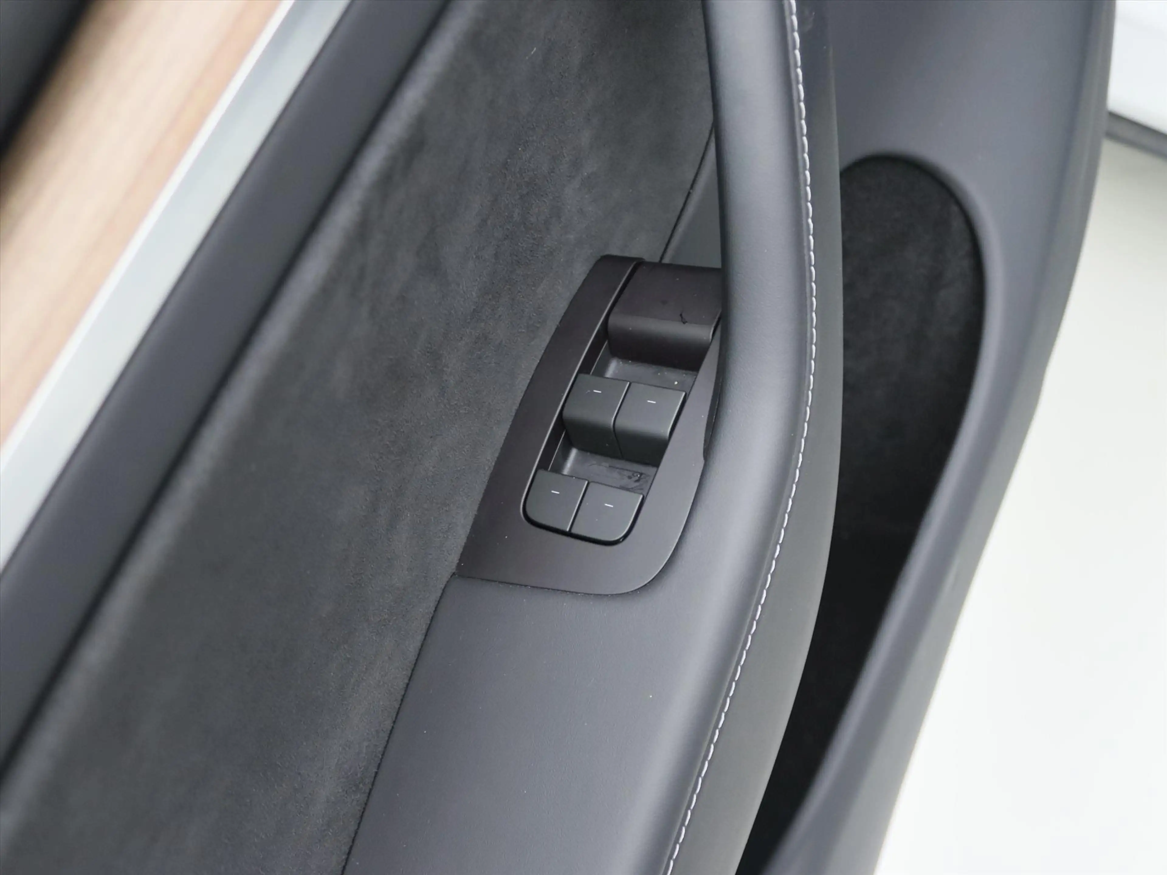 Tesla Model Y Standard RWD Plus 351pk 94.9% SoH [ TREKHAAK+RYZEN — photo 30