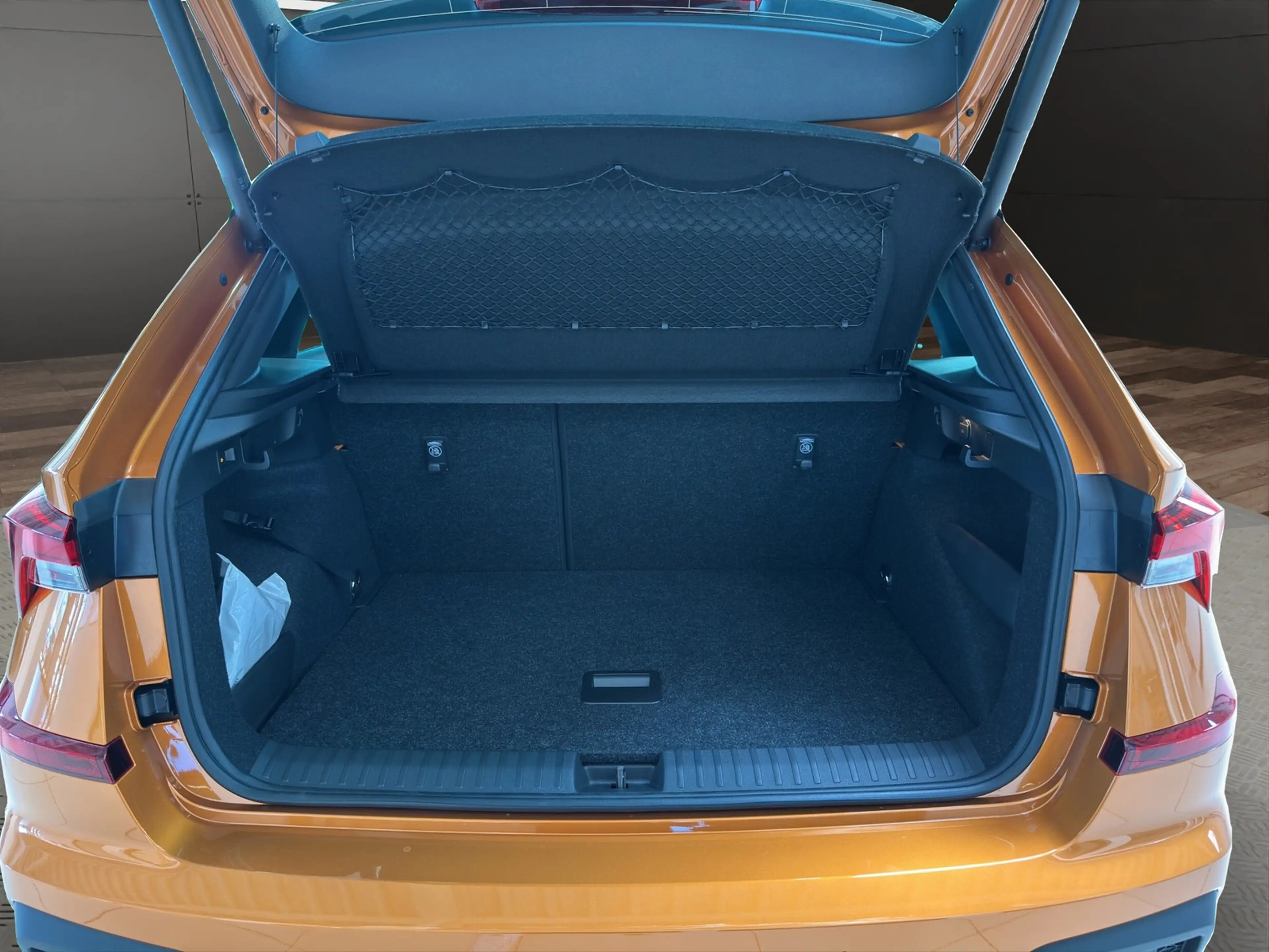 Skoda Kamiq 1.5 TSI DSG Selection AHK+Pano+ACC+Matrix — photo 14