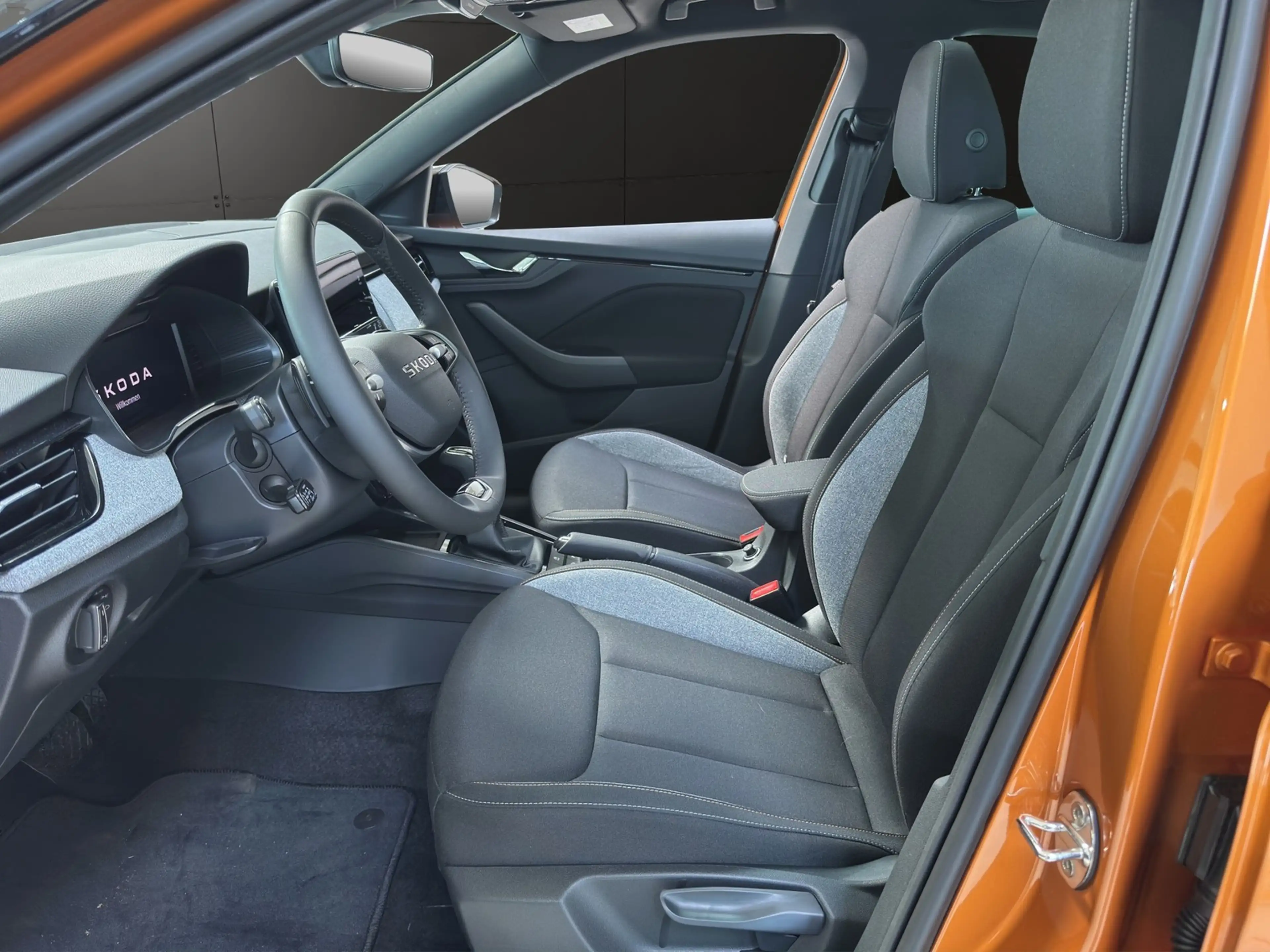 Skoda Kamiq 1.5 TSI DSG Selection AHK+Pano+ACC+Matrix — photo 6