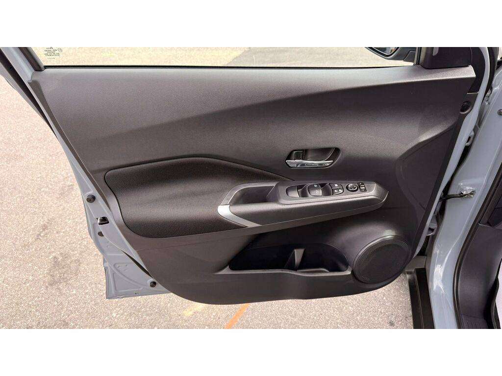 2025 Nissan Kicks Play — view 9