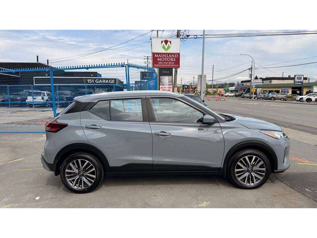 2025 Nissan Kicks Play — view 4
