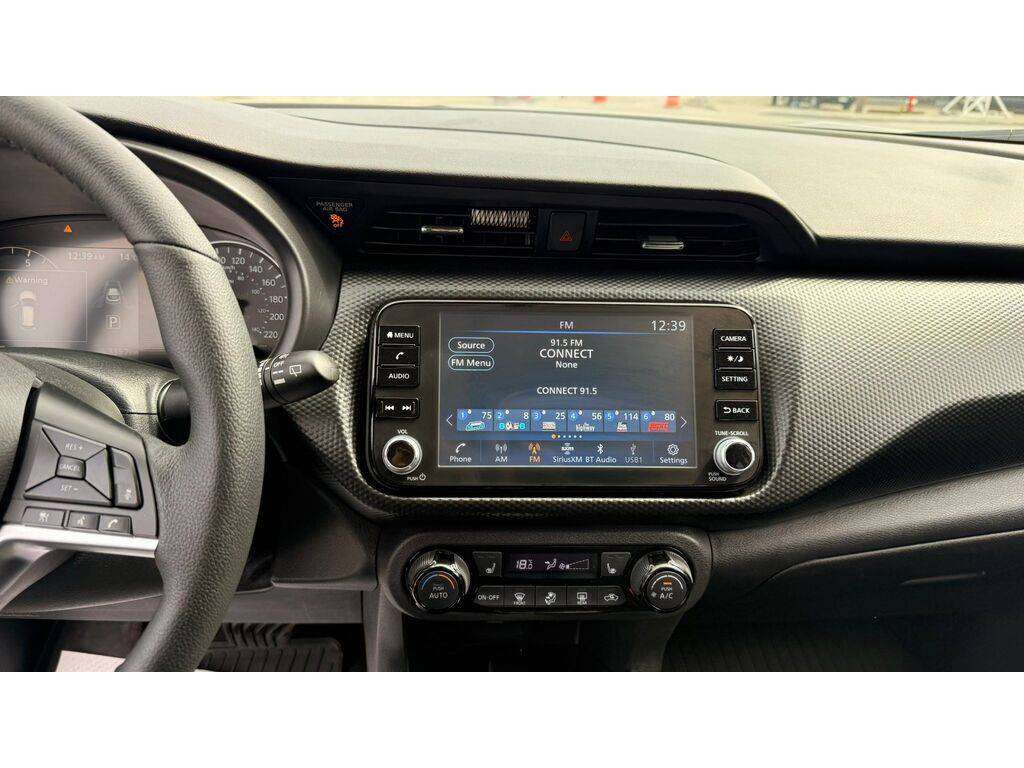 2025 Nissan Kicks Play — view 12