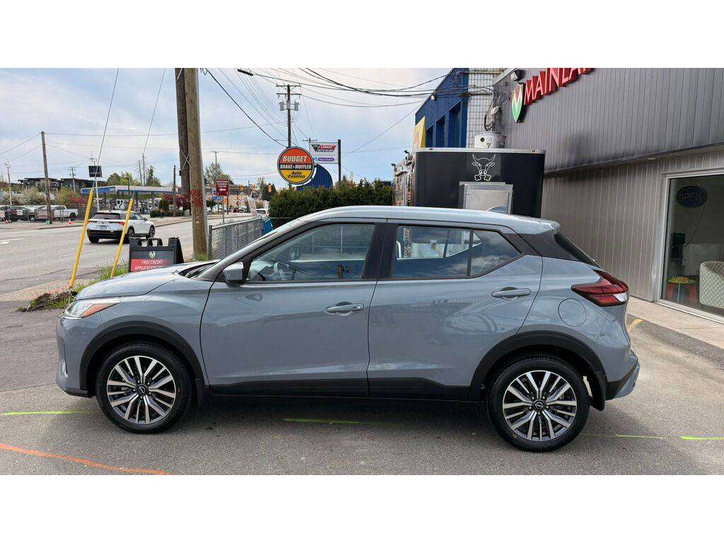 2025 Nissan Kicks Play — view 8