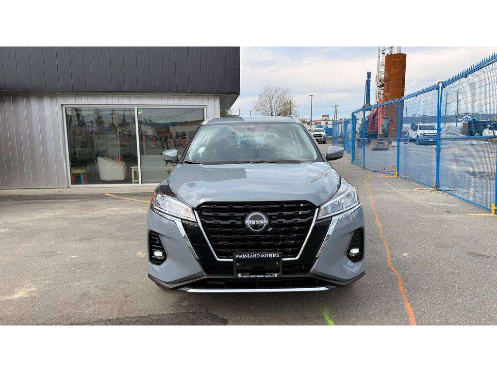 2025 Nissan Kicks Play — view 2