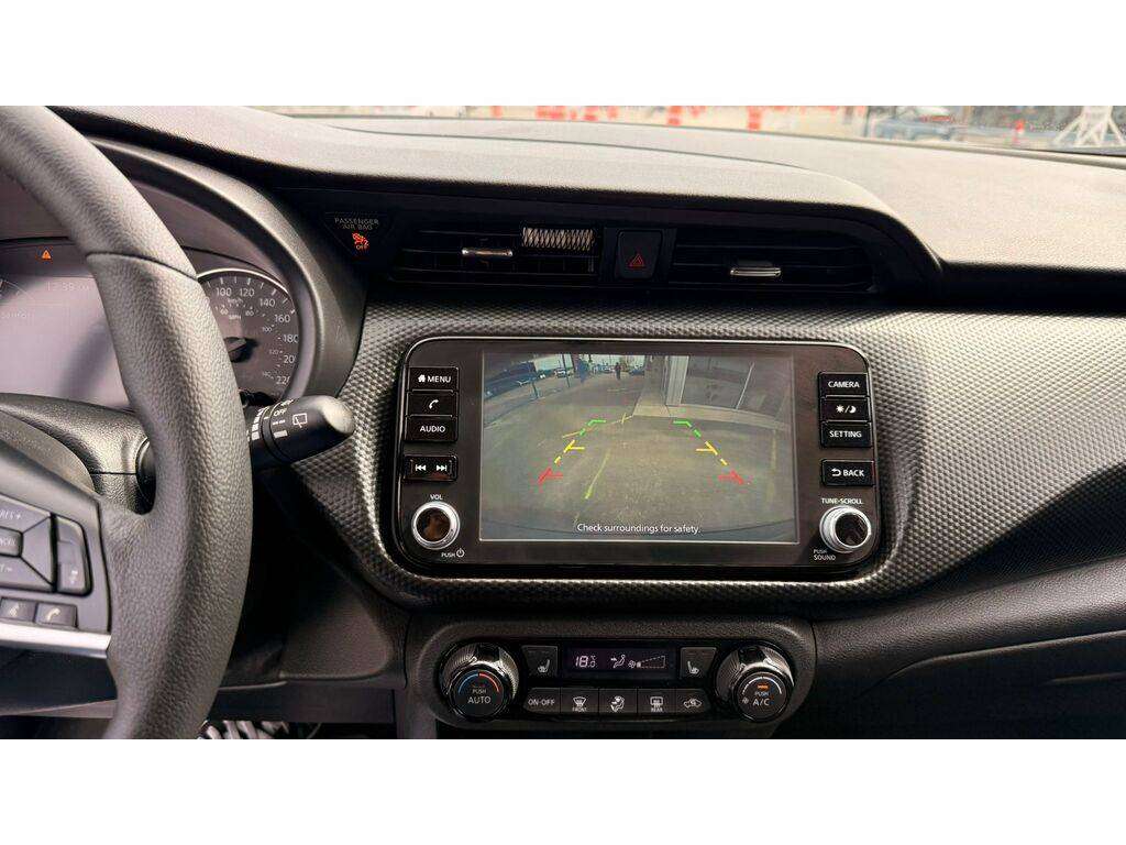 2025 Nissan Kicks Play — view 10