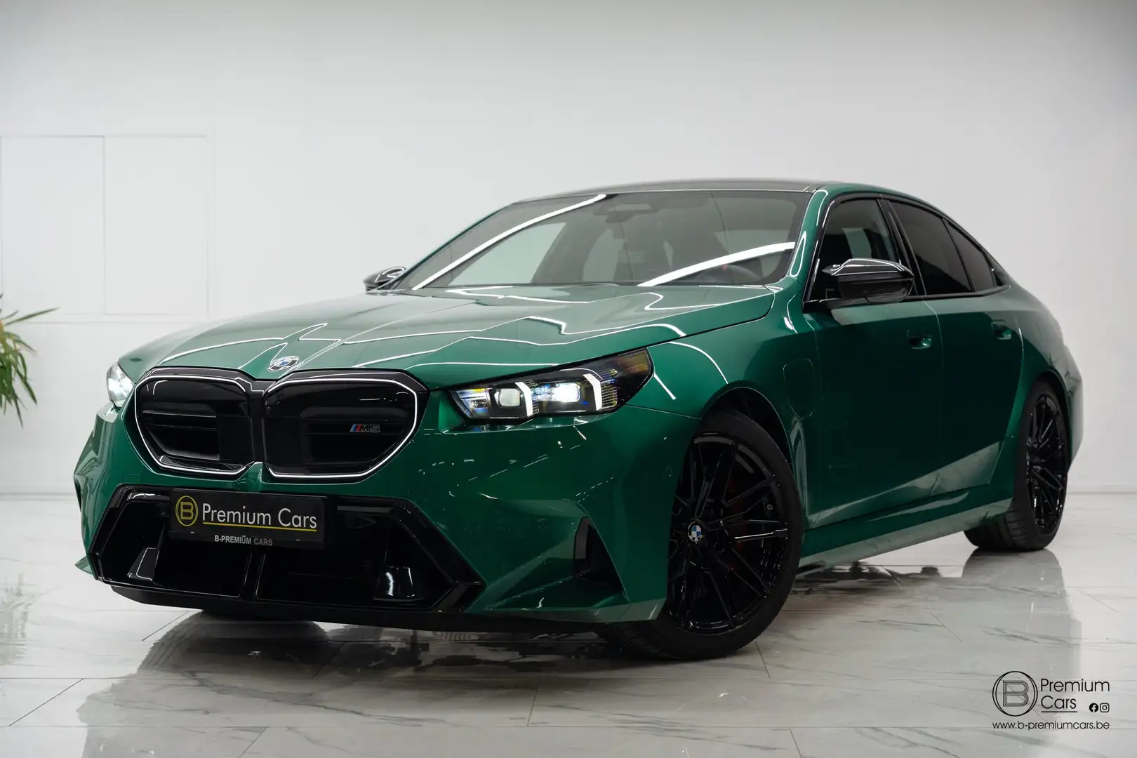 BMW M5 B&W / HUD / ACC / 360 / Isle Of Man Grün/ Pano! Groen - 1
