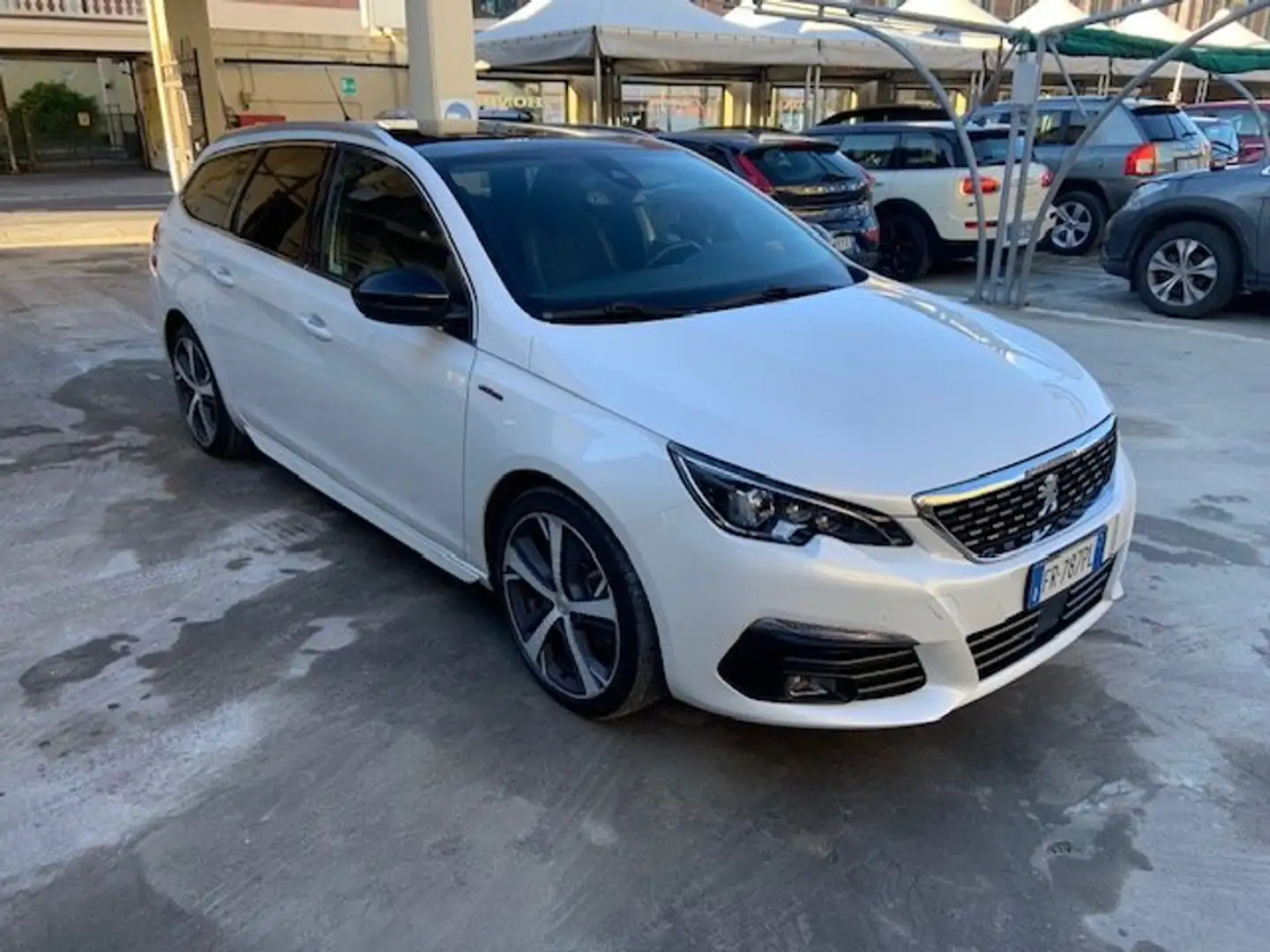 Peugeot 308 308 SW 1.6 bluehdi 120 CV GT Line AUTOMATICA Bianco - 2