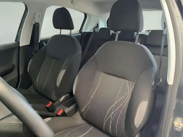 Peugeot 208 view 12