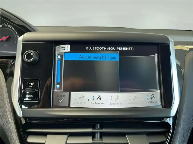 Peugeot 208 view 8