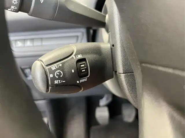 Peugeot 208 view 5