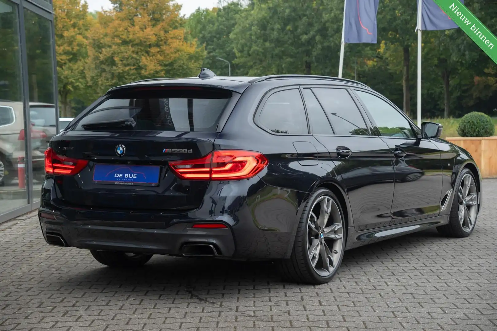 BMW M550 5-serie Touring G31 M550d xDrive M-Sport|High Exec Zwart - 2
