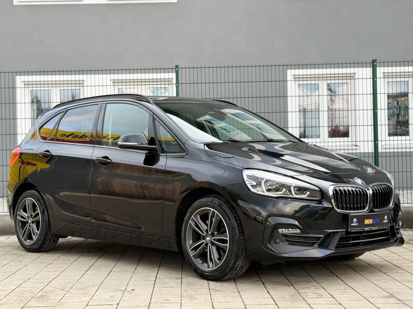 BMW 220 Active Tourer 220 i Sport Line/KAM/TEMP/ Schwarz - 2