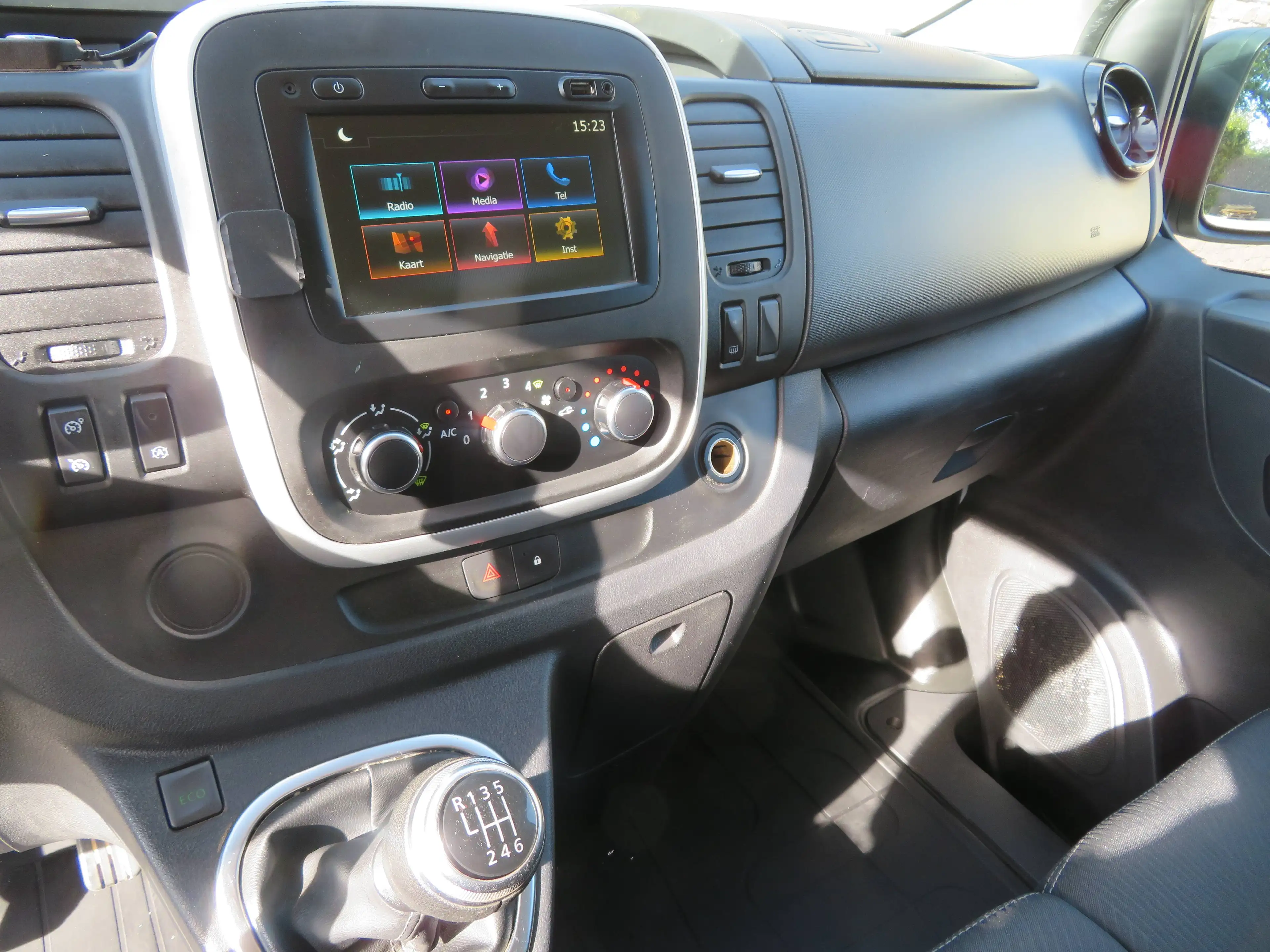 Renault Trafic 2.0dCi - L1H1 — photo 12