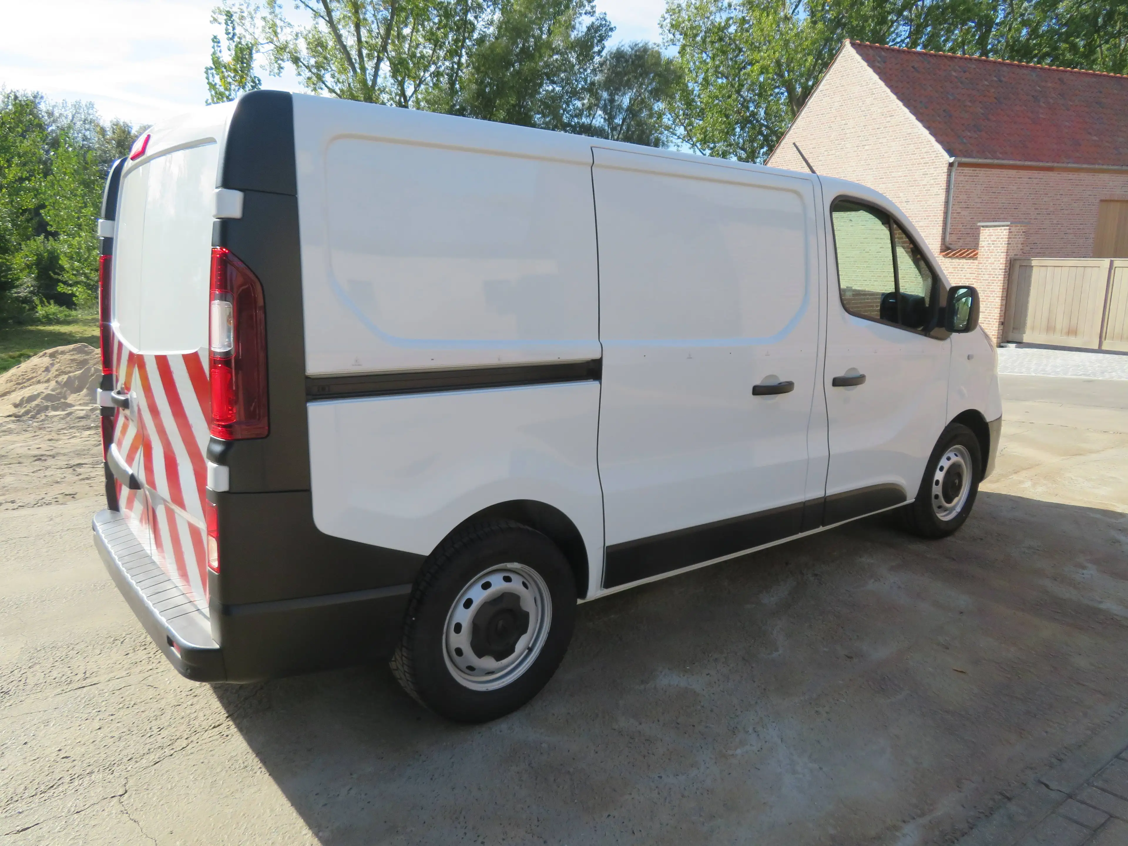 Renault Trafic 2.0dCi - L1H1 — photo 7
