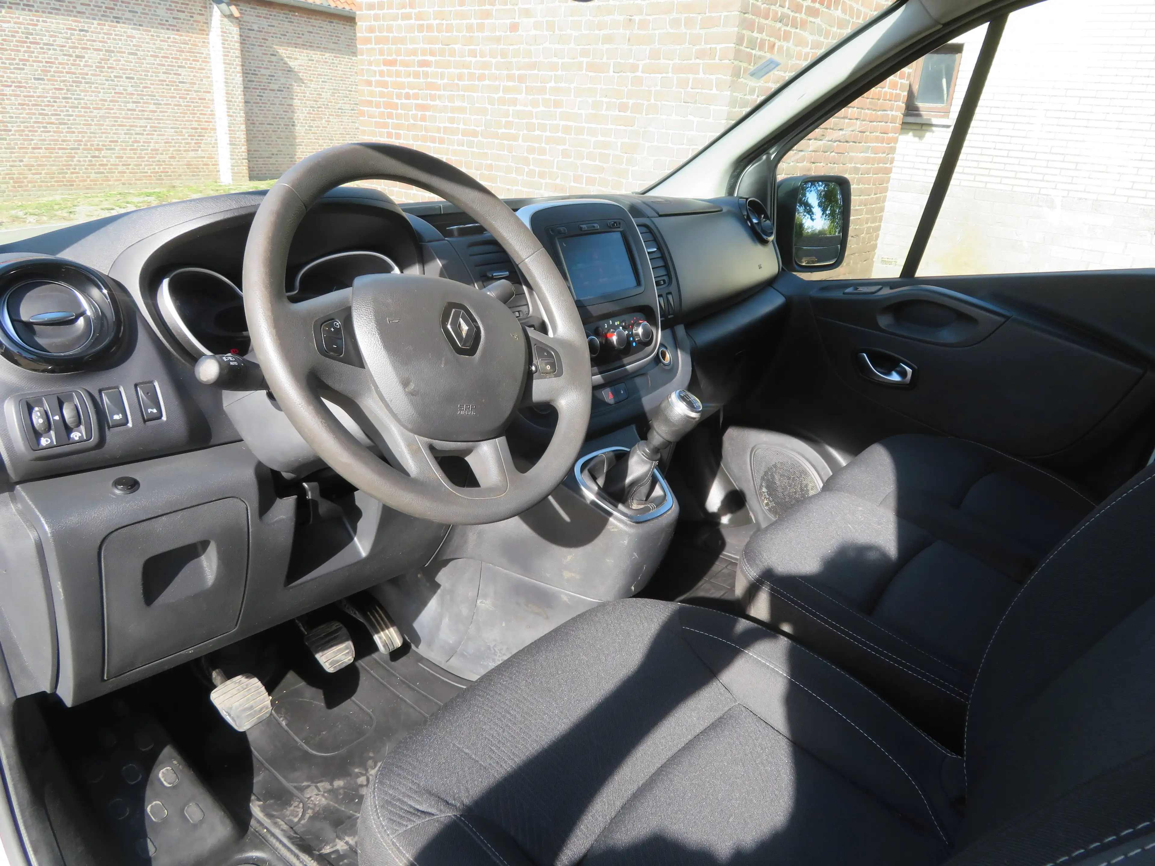 Renault Trafic 2.0dCi - L1H1 — photo 11