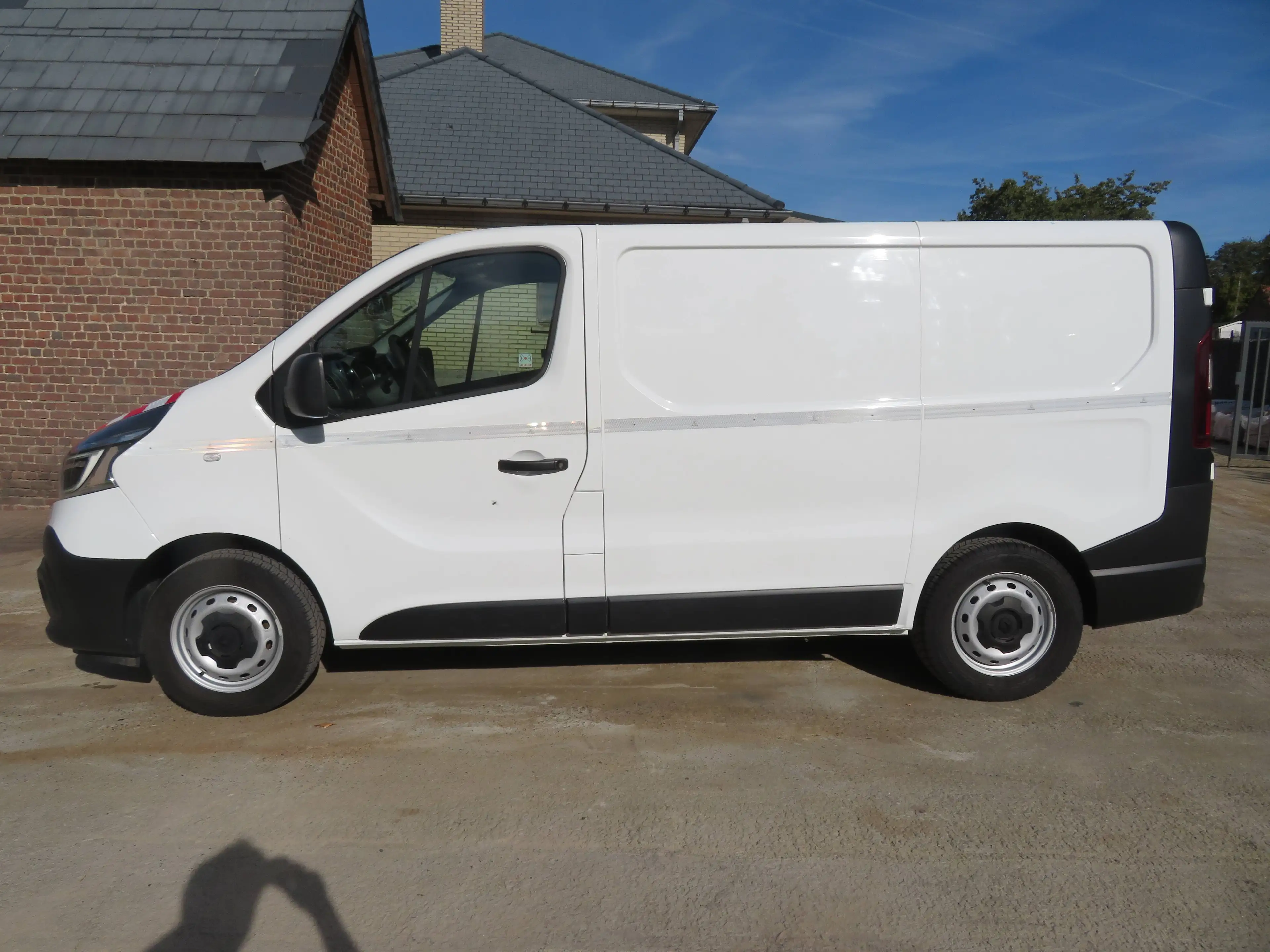 Renault Trafic 2.0dCi - L1H1 — photo 4