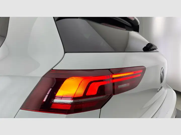 Volkswagen Golf 2025, foto 37