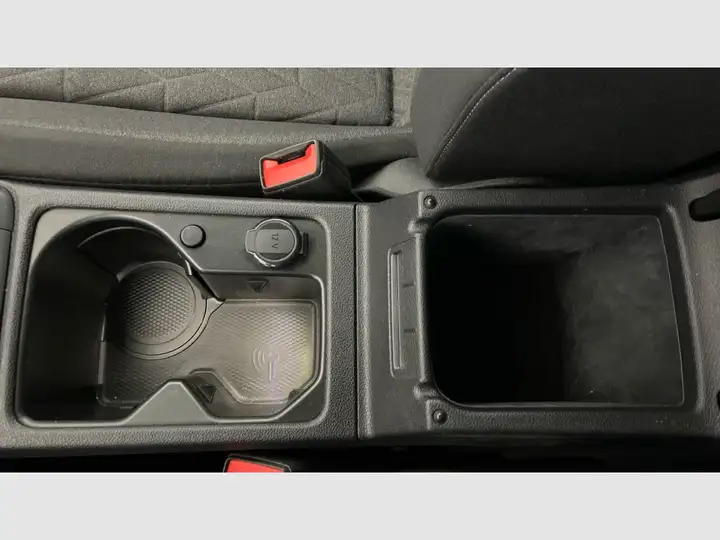 Volkswagen Golf 2025, foto 28