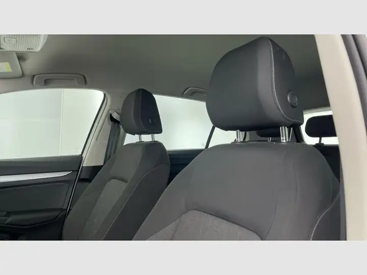 Volkswagen Golf 2025, foto 43