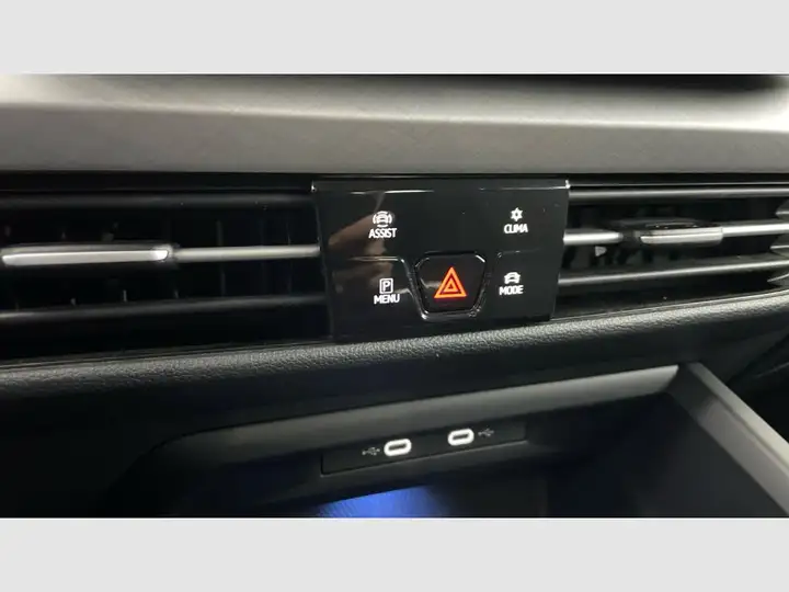Volkswagen Golf 2025, foto 23