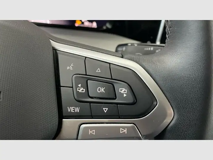 Volkswagen Golf 2025, foto 30