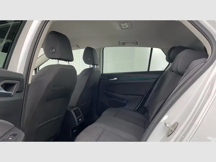 Volkswagen Golf 2025, foto 12