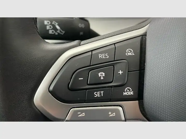 Volkswagen Golf 2025, foto 31