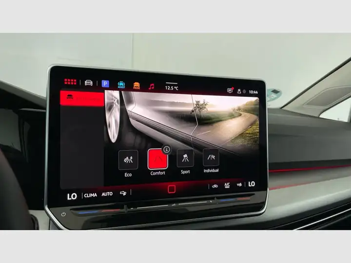 Volkswagen Golf 2025, foto 16