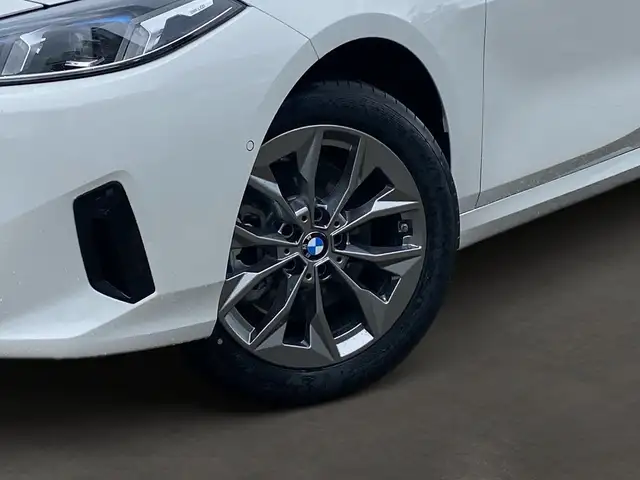 BMW 1 Series view 6