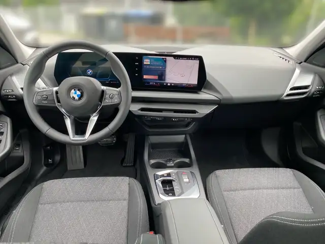 BMW 1 Series view 10