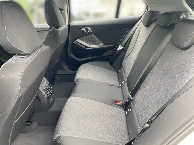 BMW 1 Series view 11