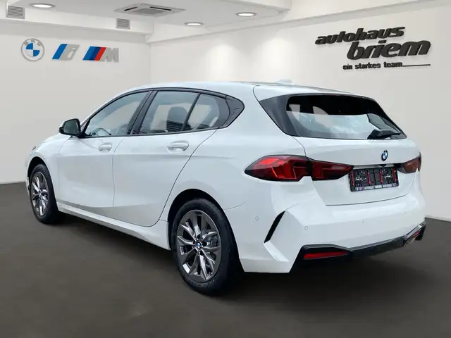 BMW 1 Series view 4