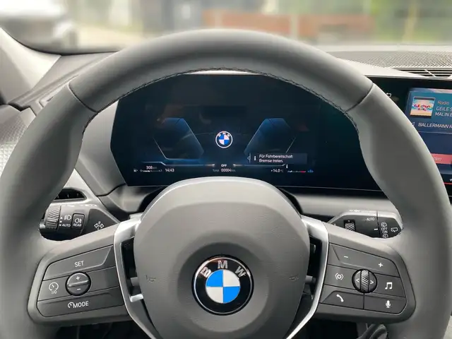 BMW 1 Series view 8
