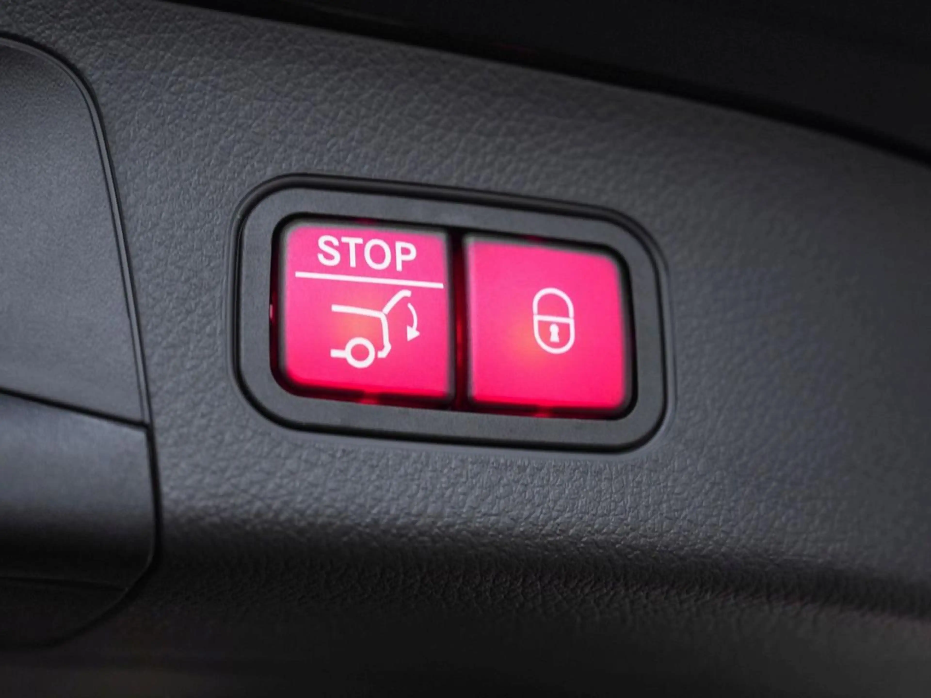 Mercedes-Benz GLA 220 d 4MATIC AMG Night Panorama 360° HUD AHK — photo 10