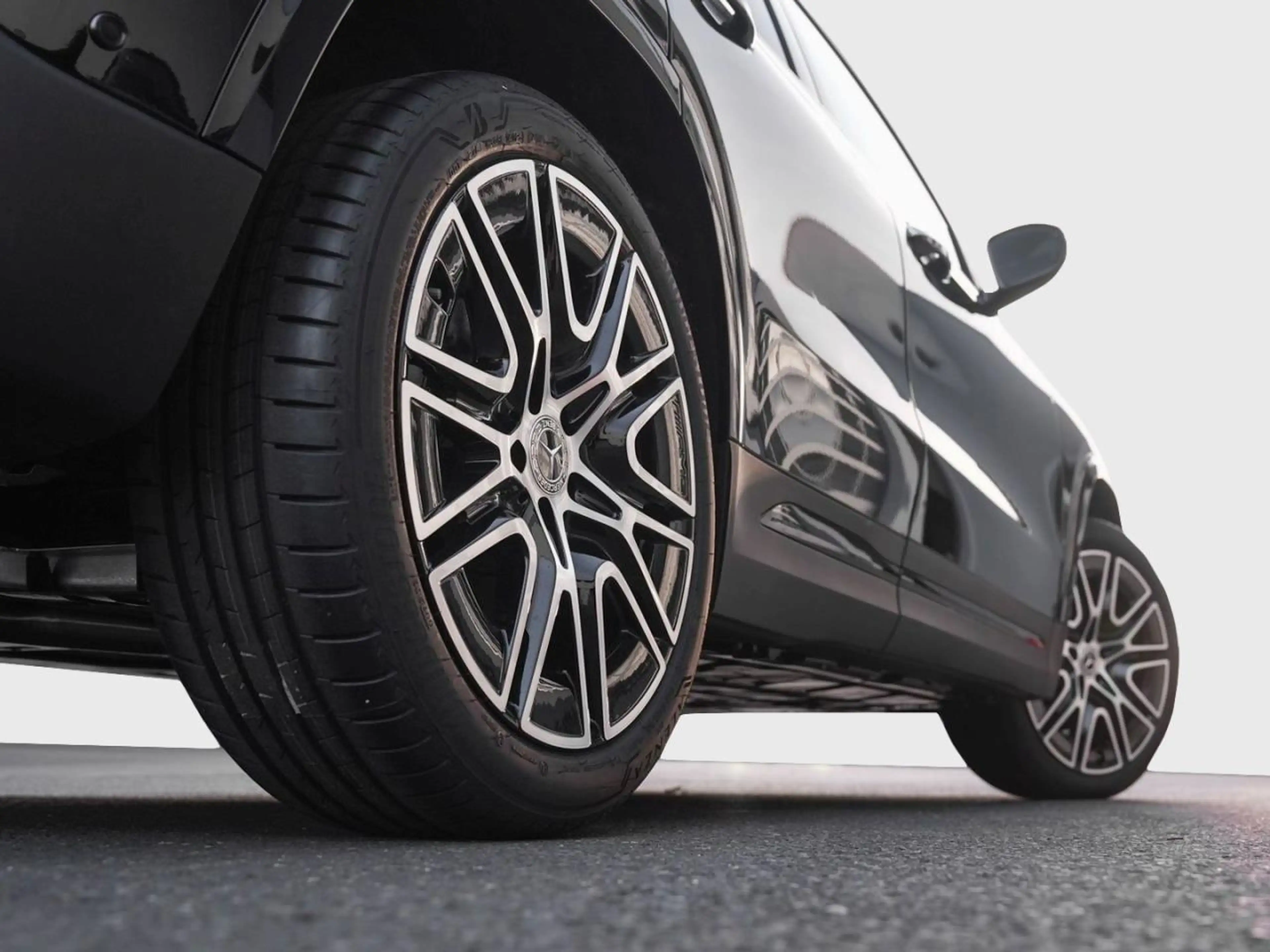Mercedes-Benz GLA 220 d 4MATIC AMG Night Panorama 360° HUD AHK — photo 5