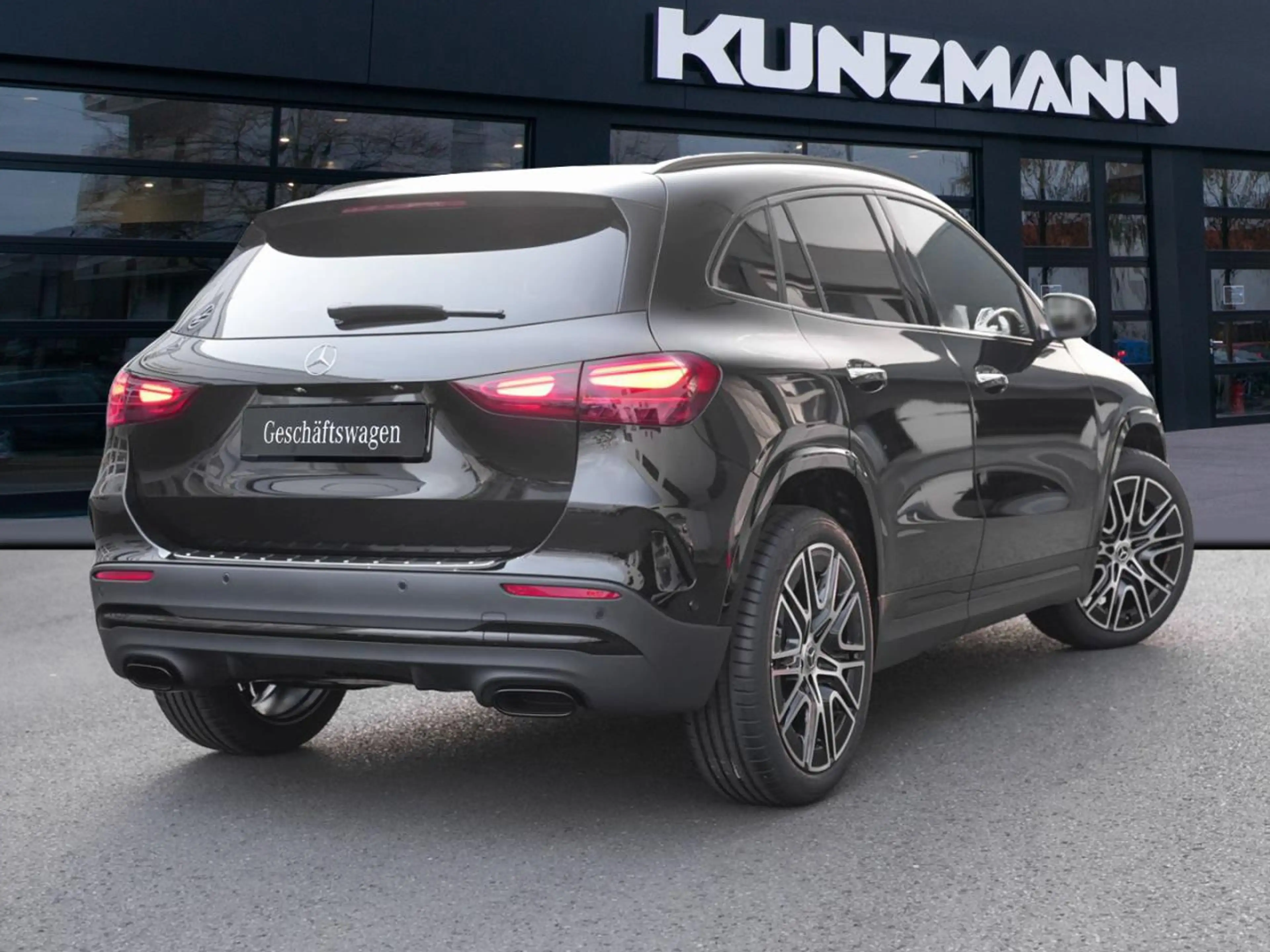 Mercedes-Benz GLA 220 d 4MATIC AMG Night Panorama 360° HUD AHK — photo 3