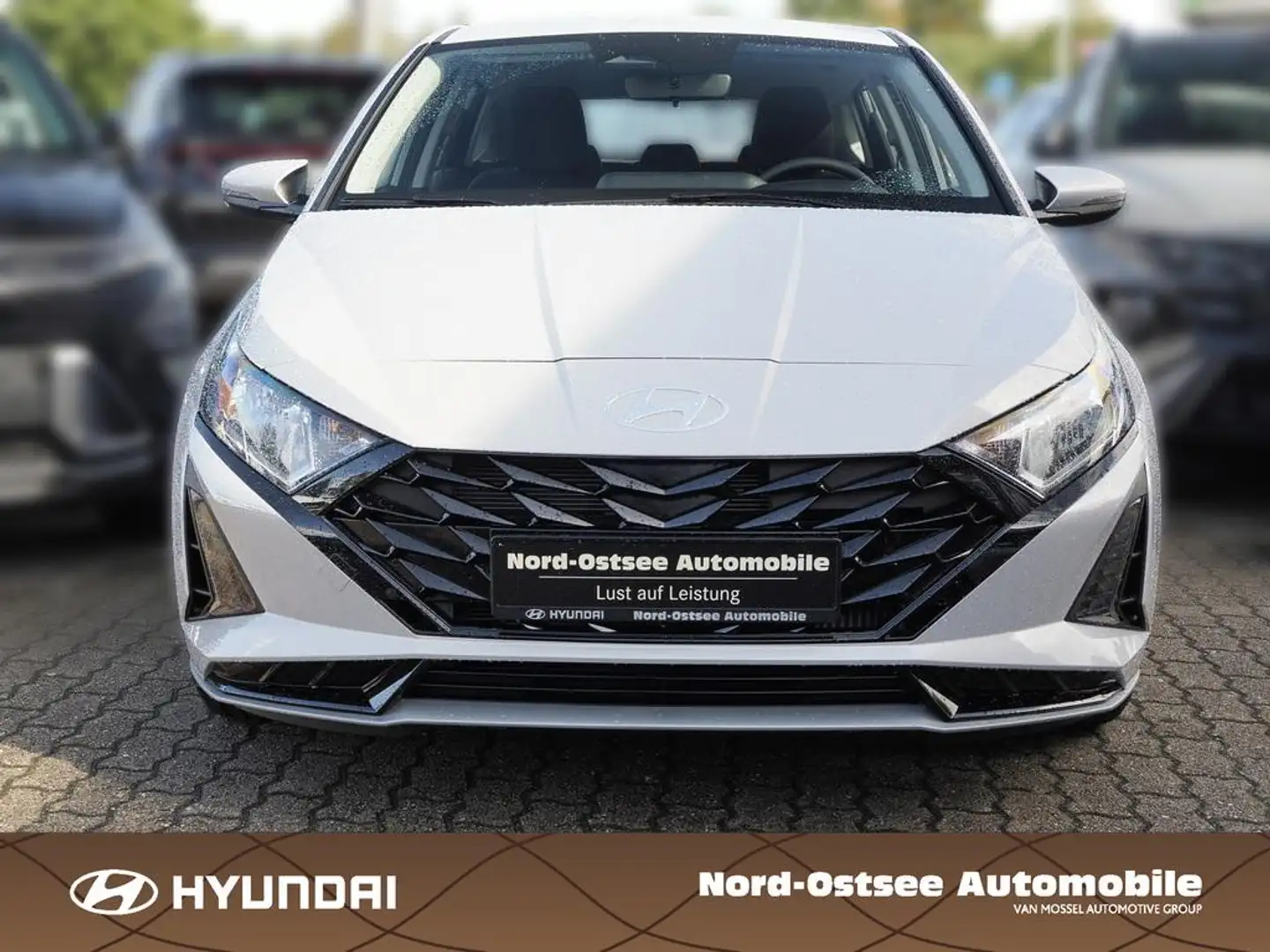 Hyundai i20 FL 6-MT 2WD Trend Gris - 2