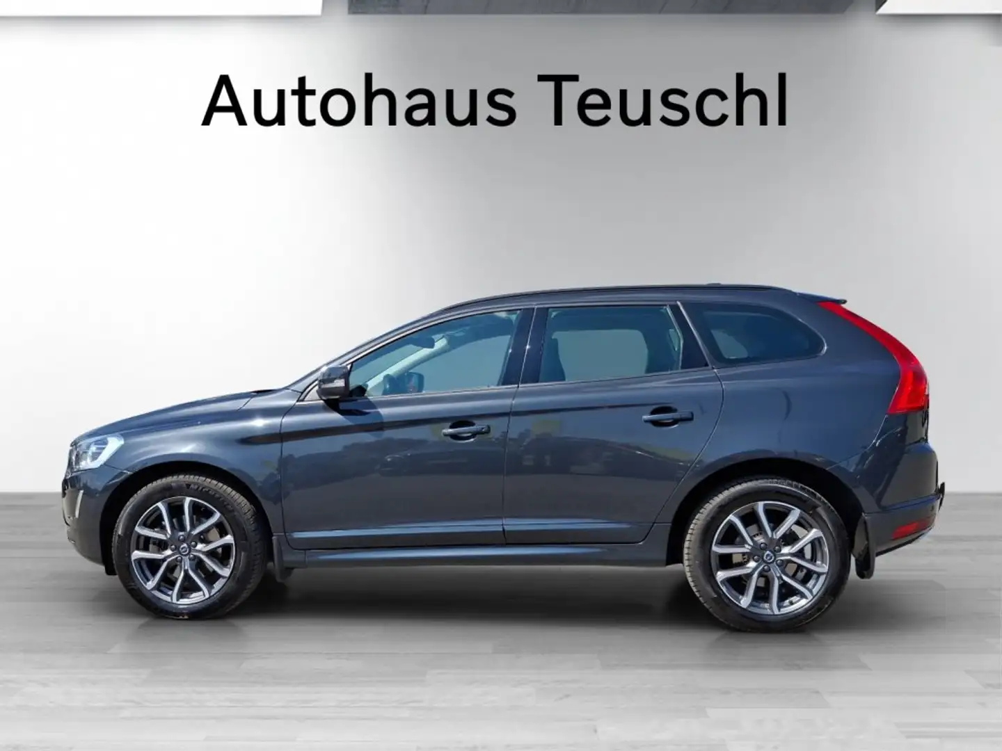 Volvo XC60 D4 AWD Kinetic Gris - 2