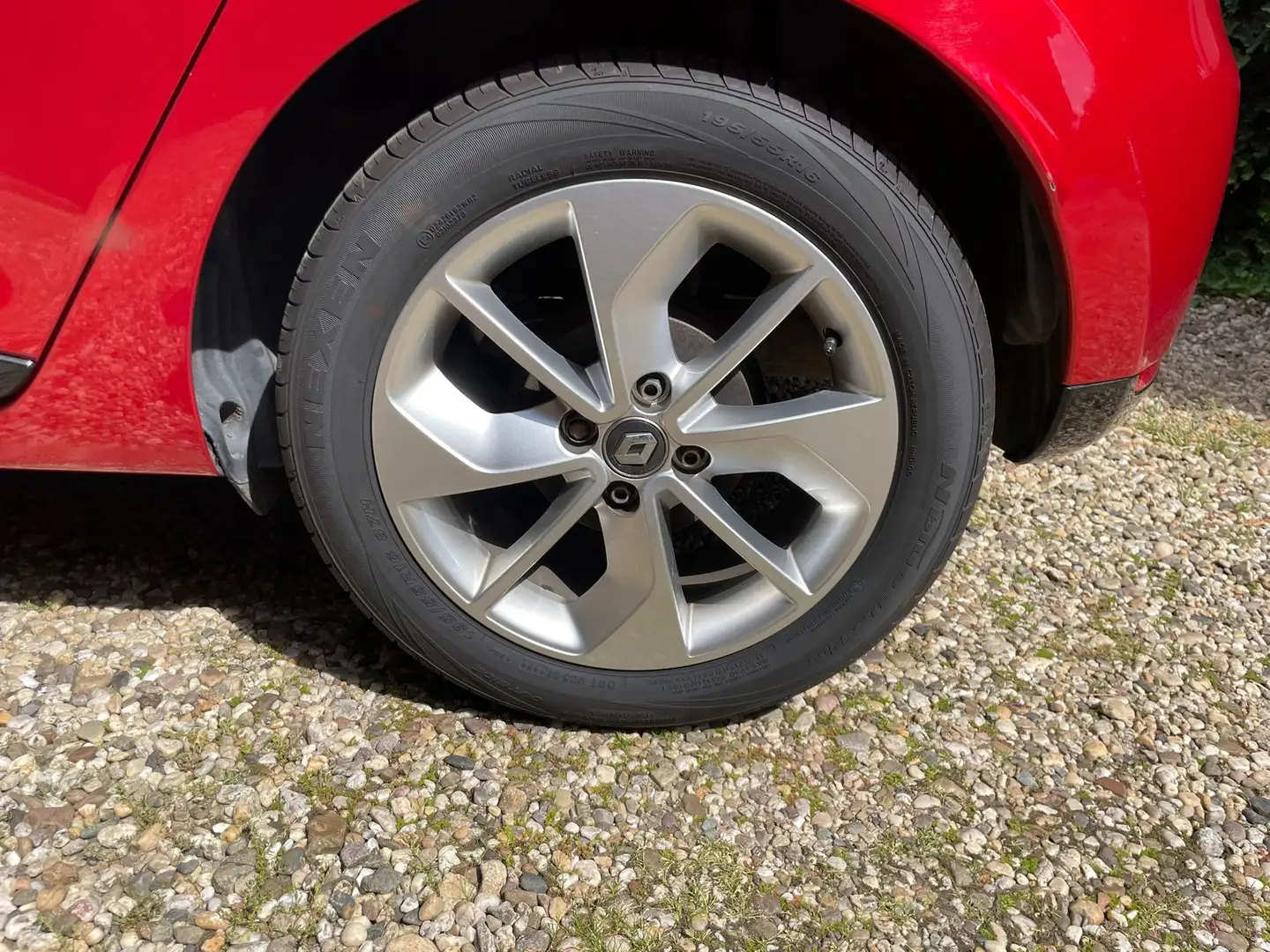 Renault Clio 0.9 TCe Eco2 Limited Rojo - 2