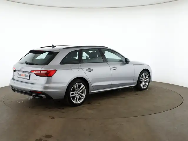 Audi A4 view 4