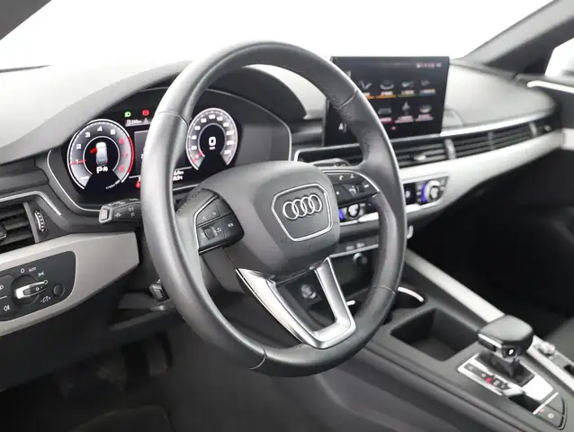 Audi A4 view 11