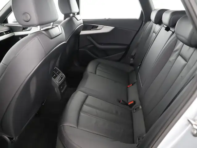 Audi A4 view 9