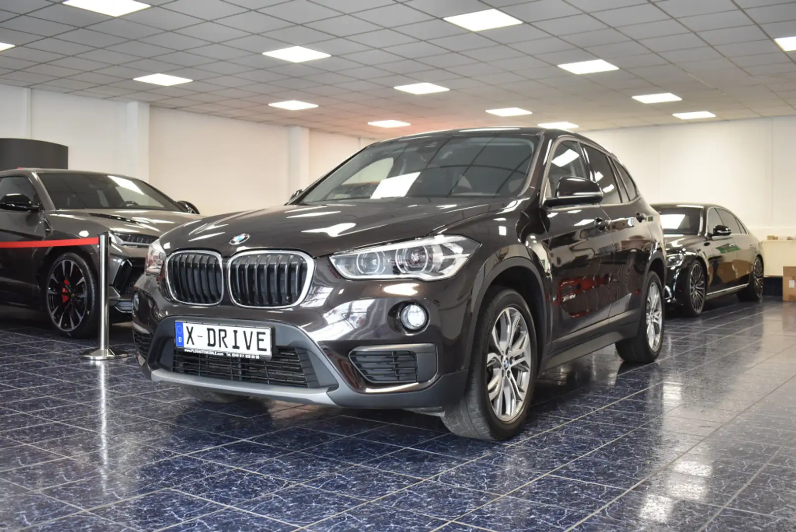BMW X1 xDrive 18d Advant Nav LED Keyless-Go PDC AHK Braun - 2